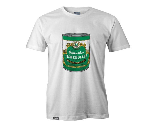 Bilde av ei t-skjorte med fiskebolleboksen